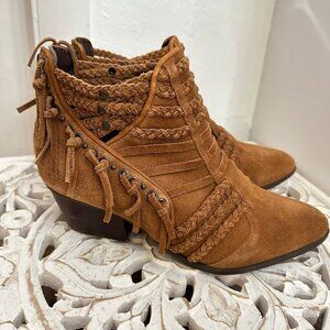 Schutz Women's Divinia Ankle Bootie 7.5 - Flaw